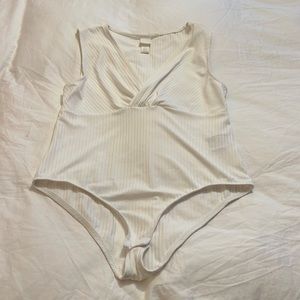H&M white/off white snap bottom sleeveless bodysuit size L
